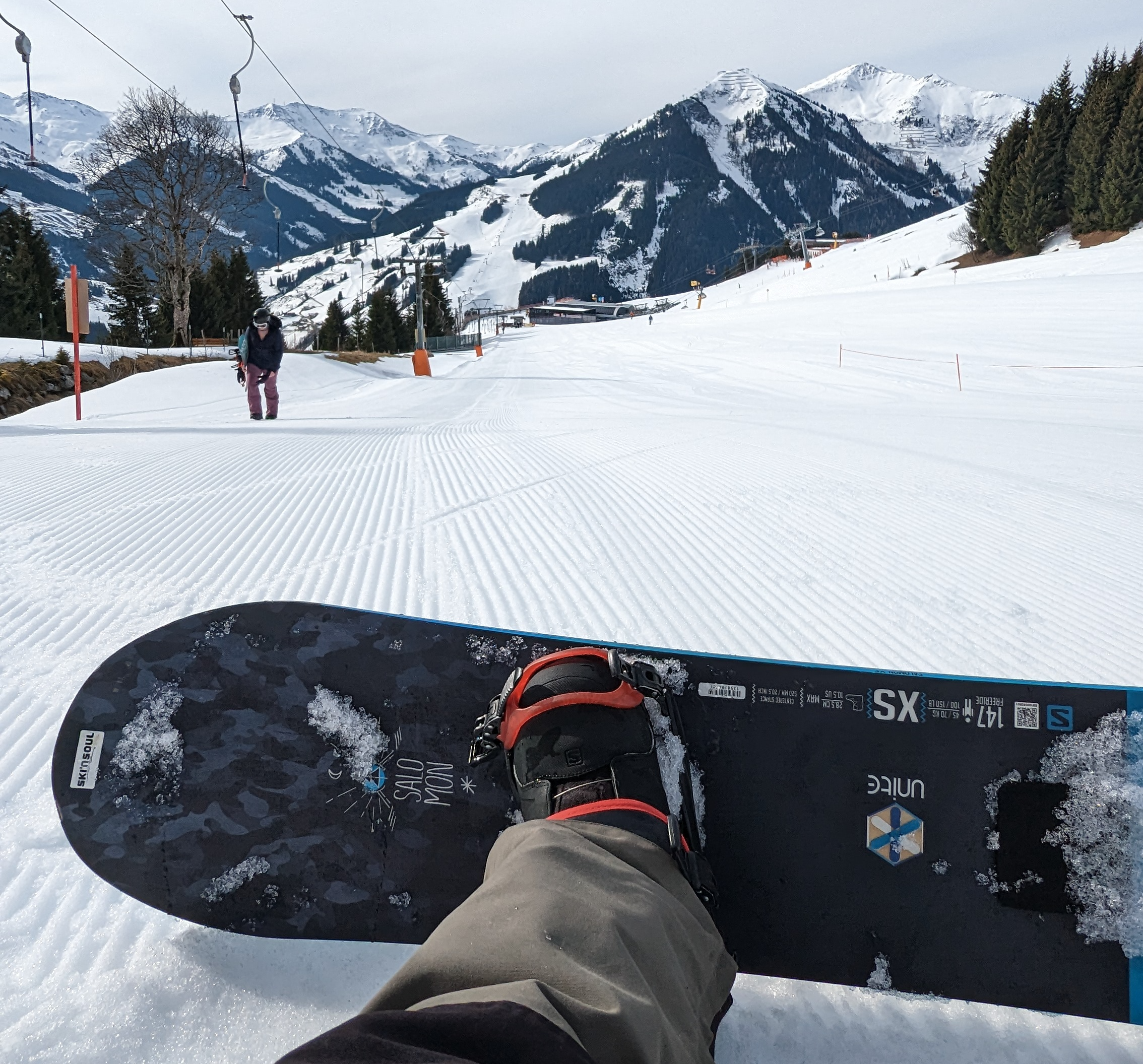 Snowboarding in the baby slopes of Saalbach-Hinterglemm