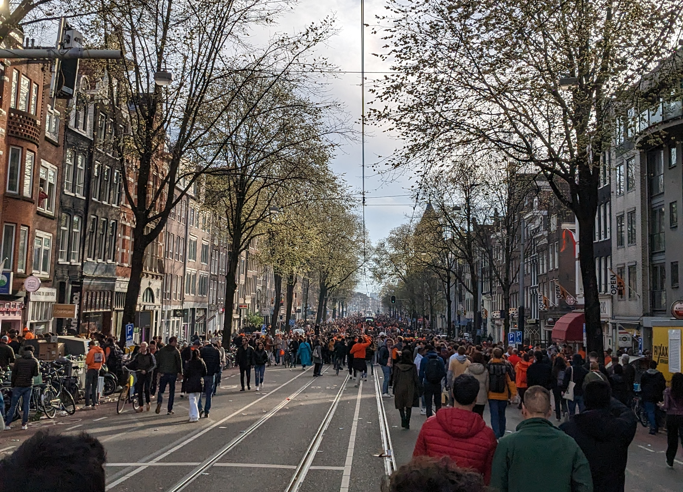 Crowd in Amsterdam Centrum during King's day